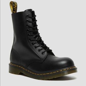 Dr Martens 1919 10 eye boots